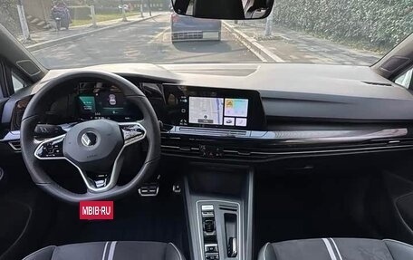 Volkswagen Golf VIII, 2023 год, 2 370 000 рублей, 5 фотография