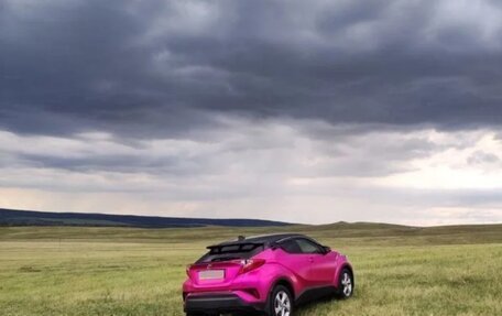 Toyota C-HR I рестайлинг, 2019 год, 2 600 000 рублей, 3 фотография
