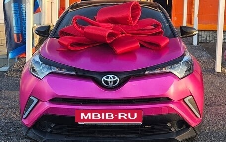 Toyota C-HR I рестайлинг, 2019 год, 2 600 000 рублей, 4 фотография