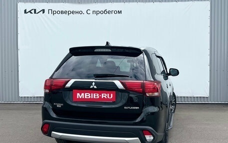 Mitsubishi Outlander III рестайлинг 3, 2018 год, 2 080 000 рублей, 2 фотография