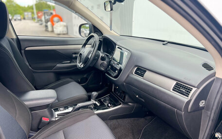 Mitsubishi Outlander III рестайлинг 3, 2018 год, 2 080 000 рублей, 7 фотография
