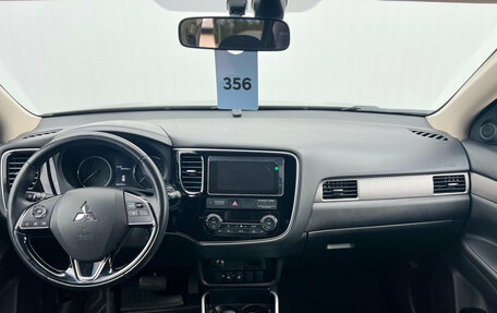 Mitsubishi Outlander III рестайлинг 3, 2018 год, 2 080 000 рублей, 8 фотография