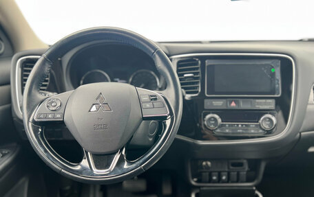 Mitsubishi Outlander III рестайлинг 3, 2018 год, 2 080 000 рублей, 15 фотография