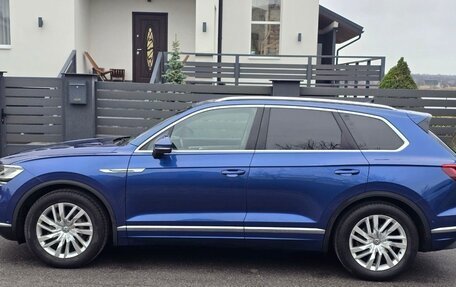 Volkswagen Touareg III, 2019 год, 4 950 000 рублей, 3 фотография