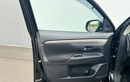 Mitsubishi Outlander III рестайлинг 3, 2018 год, 2 080 000 рублей, 14 фотография