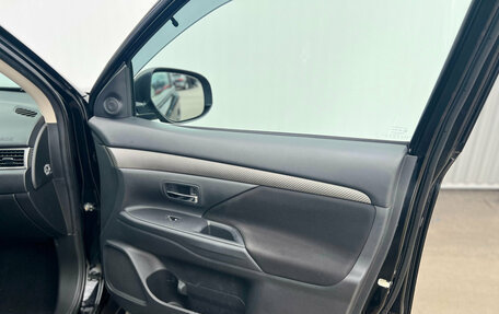 Mitsubishi Outlander III рестайлинг 3, 2018 год, 2 080 000 рублей, 13 фотография