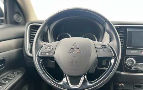 Mitsubishi Outlander III рестайлинг 3, 2018 год, 2 080 000 рублей, 16 фотография