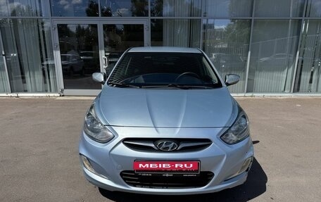 Hyundai Solaris II рестайлинг, 2011 год, 650 000 рублей, 2 фотография