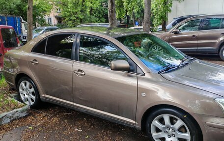 Toyota Avensis III рестайлинг, 2004 год, 530 000 рублей, 1 фотография