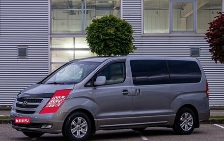 Hyundai Grand Starex Grand Starex I рестайлинг 2, 2011 год, 1 495 000 рублей, 1 фотография