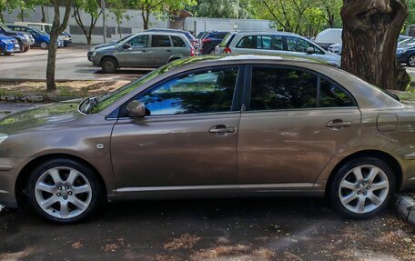 Toyota Avensis III рестайлинг, 2004 год, 530 000 рублей, 3 фотография