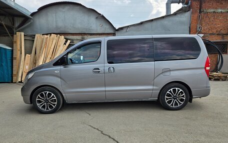 Hyundai Grand Starex Grand Starex I рестайлинг 2, 2011 год, 1 720 000 рублей, 2 фотография