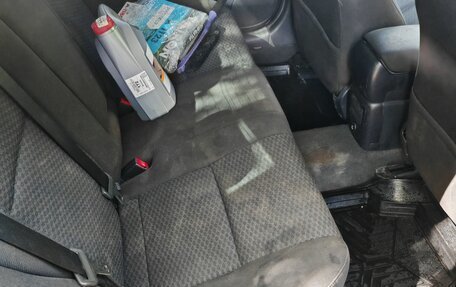 Toyota Avensis III рестайлинг, 2004 год, 530 000 рублей, 28 фотография