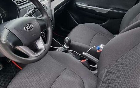 KIA Rio III рестайлинг, 2013 год, 380 000 рублей, 13 фотография