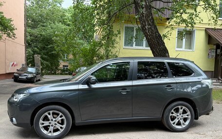 Mitsubishi Outlander III рестайлинг 3, 2013 год, 1 390 000 рублей, 13 фотография