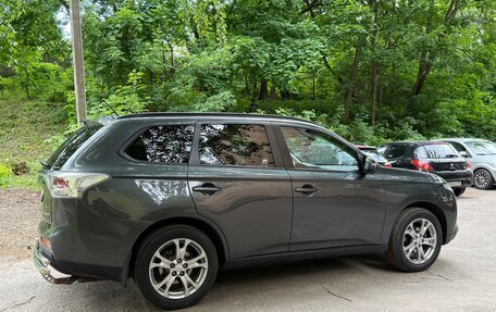 Mitsubishi Outlander III рестайлинг 3, 2013 год, 1 390 000 рублей, 12 фотография