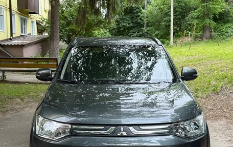 Mitsubishi Outlander III рестайлинг 3, 2013 год, 1 390 000 рублей, 8 фотография