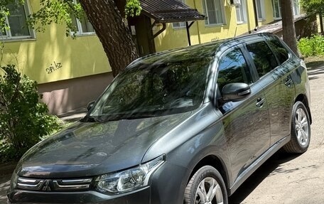 Mitsubishi Outlander III рестайлинг 3, 2013 год, 1 390 000 рублей, 2 фотография
