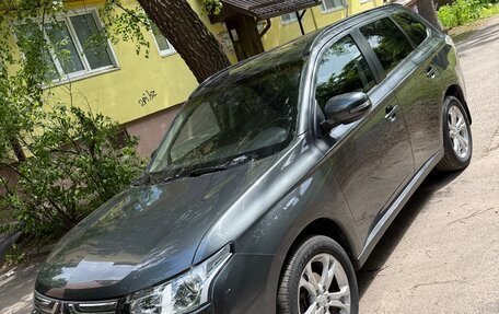 Mitsubishi Outlander III рестайлинг 3, 2013 год, 1 390 000 рублей, 14 фотография
