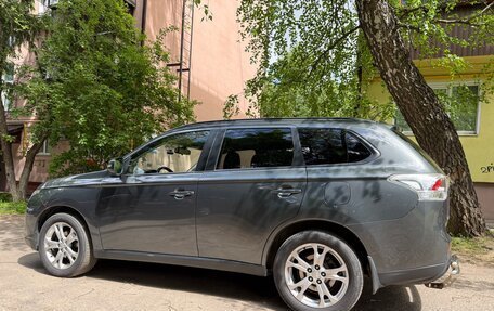 Mitsubishi Outlander III рестайлинг 3, 2013 год, 1 390 000 рублей, 16 фотография