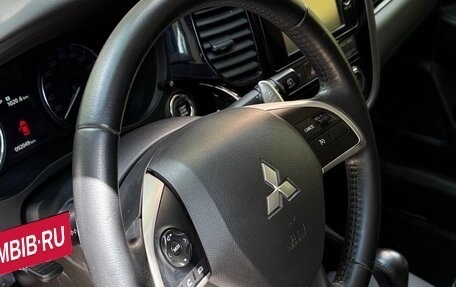 Mitsubishi Outlander III рестайлинг 3, 2013 год, 1 390 000 рублей, 28 фотография
