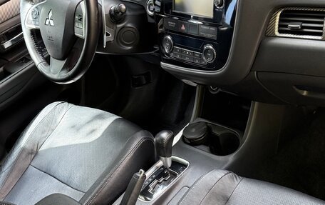 Mitsubishi Outlander III рестайлинг 3, 2013 год, 1 390 000 рублей, 29 фотография