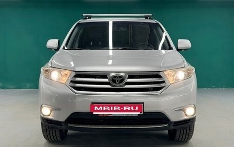 Toyota Highlander III, 2011 год, 1 950 000 рублей, 2 фотография
