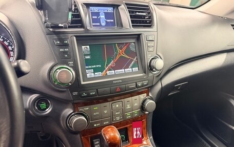 Toyota Highlander III, 2011 год, 1 950 000 рублей, 10 фотография
