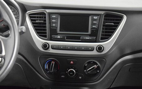 Hyundai Solaris II рестайлинг, 2017 год, 1 250 000 рублей, 13 фотография
