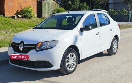 Renault Logan II, 2017 год, 900 000 рублей, 3 фотография