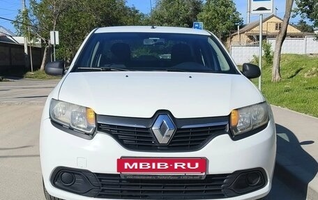 Renault Logan II, 2017 год, 900 000 рублей, 2 фотография