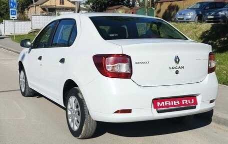 Renault Logan II, 2017 год, 900 000 рублей, 5 фотография