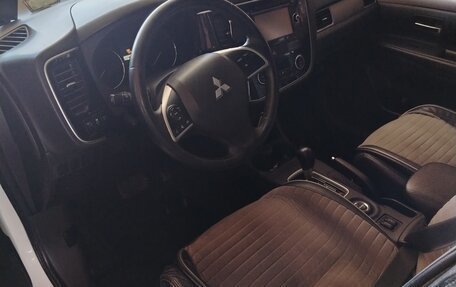 Mitsubishi Outlander III рестайлинг 3, 2013 год, 1 950 000 рублей, 7 фотография