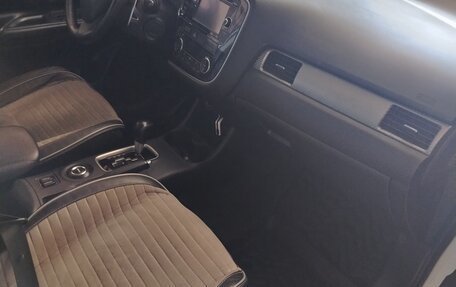Mitsubishi Outlander III рестайлинг 3, 2013 год, 1 950 000 рублей, 8 фотография