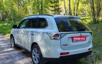 Mitsubishi Outlander III рестайлинг 3, 2013 год, 1 950 000 рублей, 1 фотография