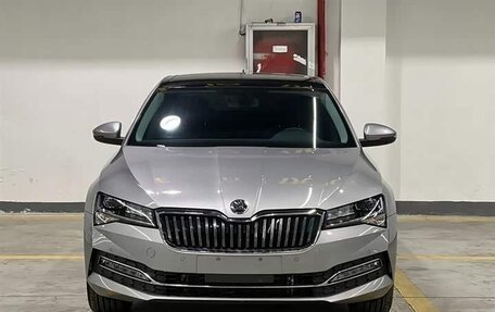 Skoda Superb III рестайлинг, 2025 год, 2 714 000 рублей, 1 фотография