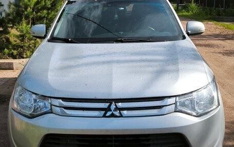 Mitsubishi Outlander III рестайлинг 3, 2014 год, 1 400 000 рублей, 1 фотография