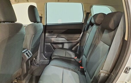 Mitsubishi Outlander III рестайлинг 3, 2022 год, 2 249 000 рублей, 15 фотография
