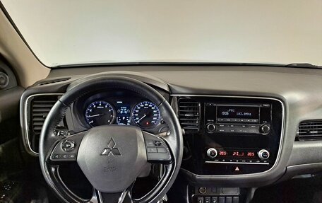 Mitsubishi Outlander III рестайлинг 3, 2022 год, 2 249 000 рублей, 14 фотография