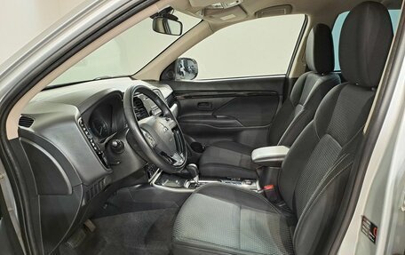 Mitsubishi Outlander III рестайлинг 3, 2022 год, 2 249 000 рублей, 13 фотография