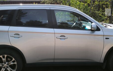 Mitsubishi Outlander III рестайлинг 3, 2014 год, 1 400 000 рублей, 2 фотография