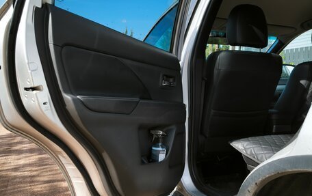 Mitsubishi Outlander III рестайлинг 3, 2014 год, 1 400 000 рублей, 7 фотография