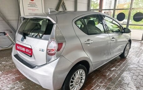 Toyota Prius c I, 2016 год, 1 350 000 рублей, 3 фотография
