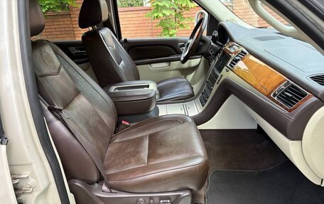 Cadillac Escalade III, 2011 год, 2 200 000 рублей, 16 фотография
