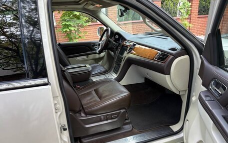 Cadillac Escalade III, 2011 год, 2 200 000 рублей, 14 фотография