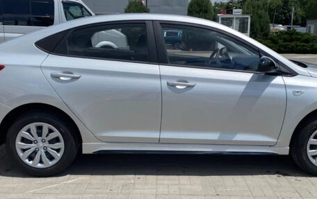 Hyundai Solaris II рестайлинг, 2017 год, 1 100 000 рублей, 3 фотография