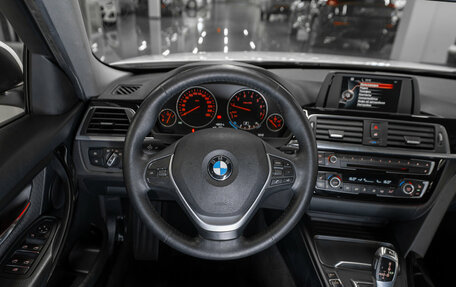 BMW 3 серия, 2016 год, 1 940 000 рублей, 10 фотография