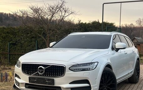 Volvo V90 Cross Country I рестайлинг, 2019 год, 2 700 000 рублей, 2 фотография