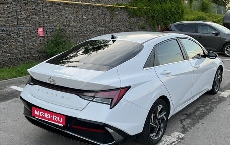 Hyundai Elantra, 2023 год, 1 670 000 рублей, 5 фотография
