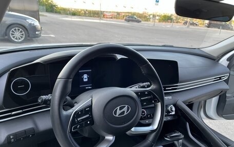 Hyundai Elantra, 2023 год, 1 670 000 рублей, 12 фотография